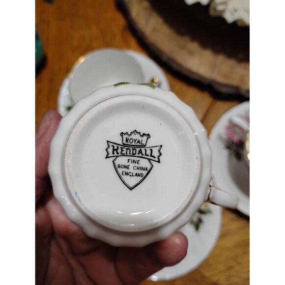 Royal Kendall fine china cups and saucers, 3 pairs, great condition - Picture 2 of 6